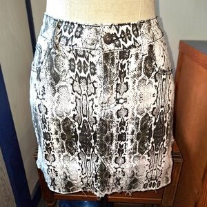 Style Between Us Black and White Snake Print Denim Skirt, Size L Cut#32402